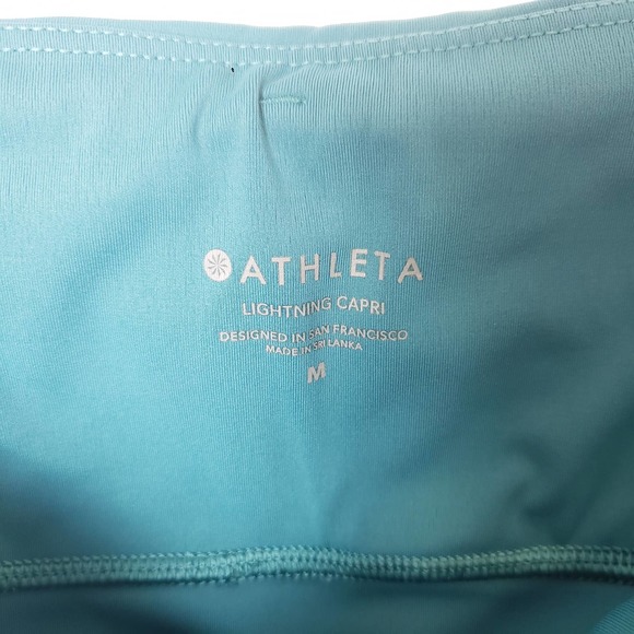 Athleta Size M‎ Lighting Capri Leggings Stash Pockets Mesh Reflective Strip Teal - Picture 10 of 12